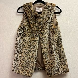 Forever 21 Contemporary Faux Fur Leopard print vest in XS!